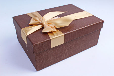 Коробка подарочная коричневая с бантом